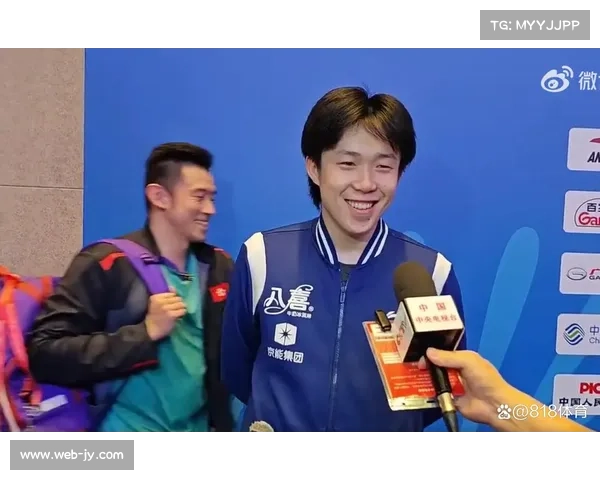 王楚钦粤语夸赞黄镇廷“猴赛雷”，赛场交流展现多元文化融合